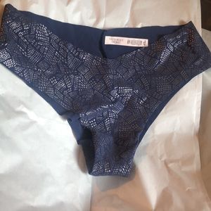 NWOT SEXY ILLUSIONS BY VICTORIA'S SECRET No-Show Hiphugger Panty blue w/silver